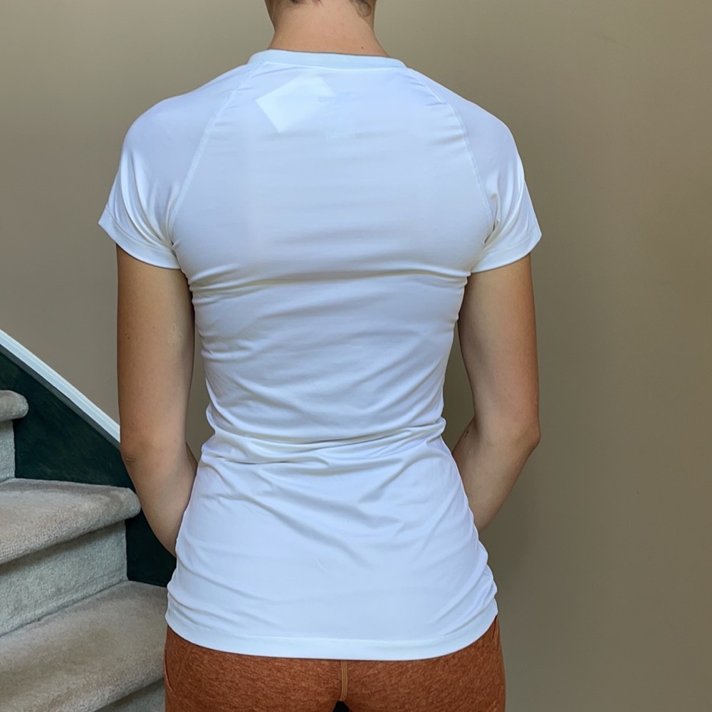 NIKE DRI FIT WHITE GOLF T - Picture 2 of 6